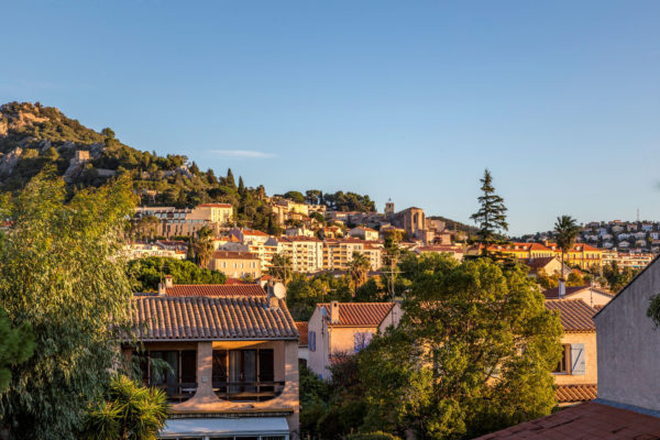 16 - Best Western Plus Hyeres Cote d'Azur vue balcon chambre deluxe montagne var provence